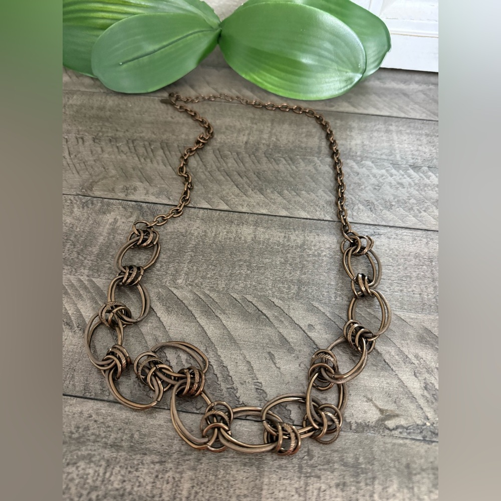 Elegant Brown Chain Link Necklace